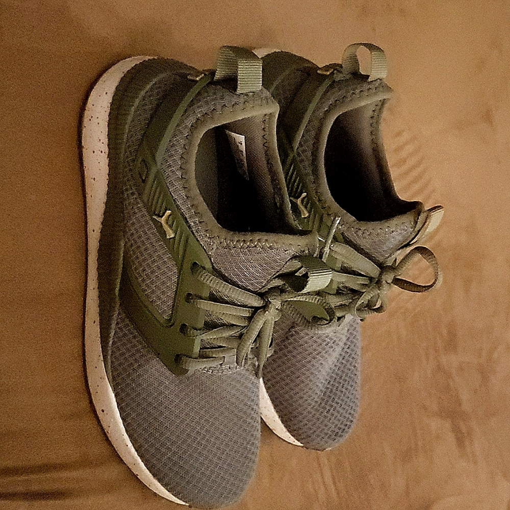 Women's Puma size US 61/2  forest green